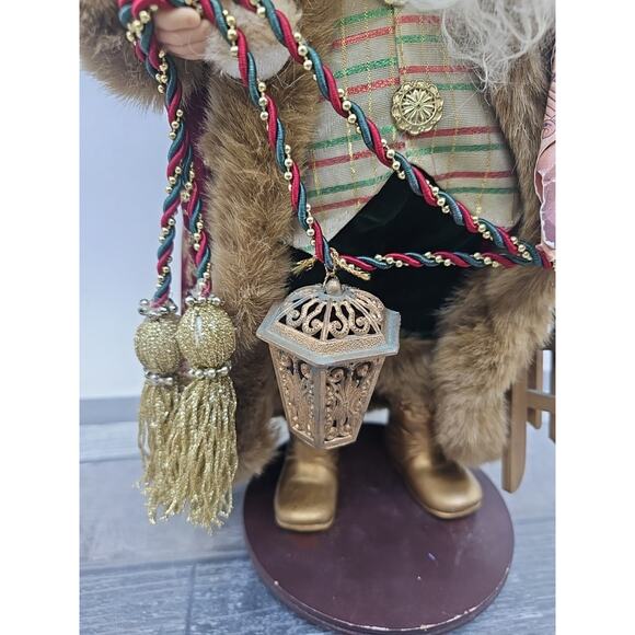 16" Old World Style Santa Claus Figurine [120] - Picture 4 of 14